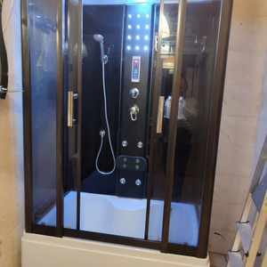 Montaż , instalacji kabin prysznicowych.